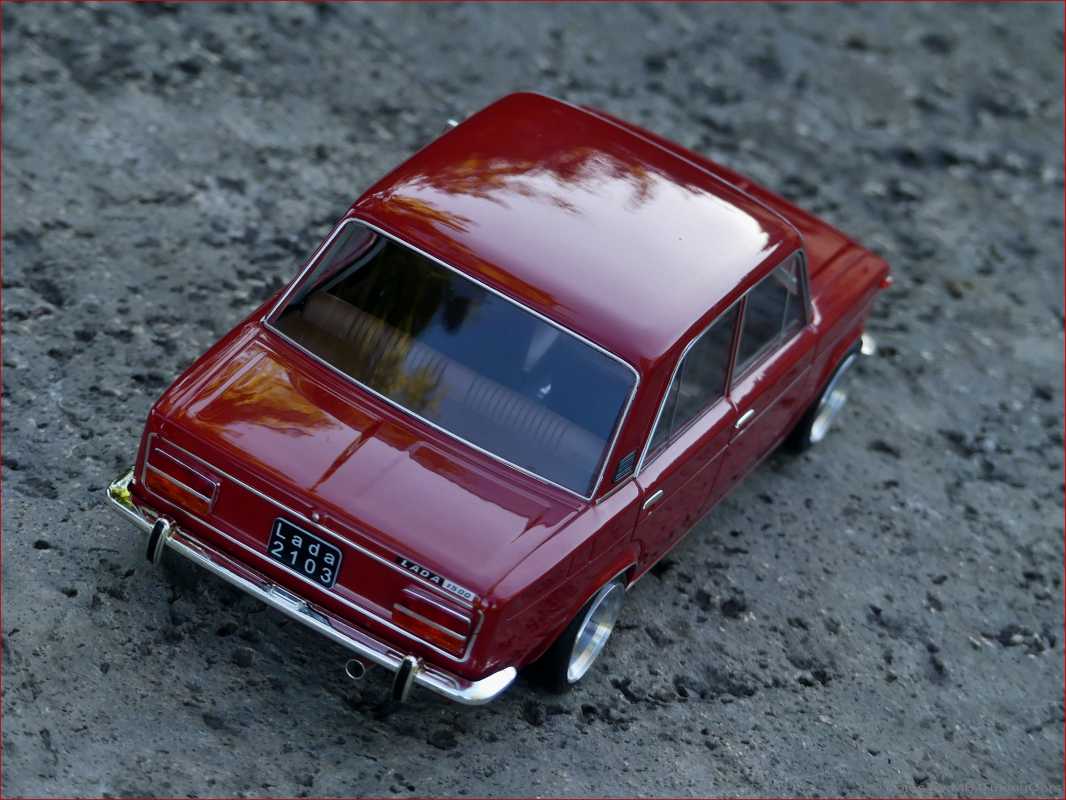 1:18 Lada 2103 / DDR Car - Red.Edition -